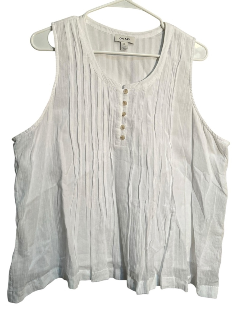 On 34th Sleeveless Blouse Pleated Pintuck Half Button XL